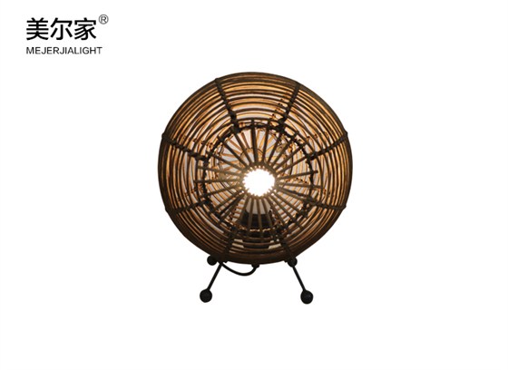 藤編臺(tái)燈