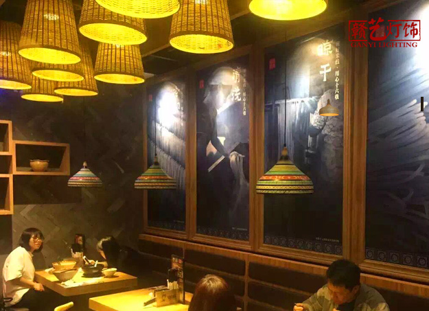 美爾家藤藝燈飾餐館中使用圖