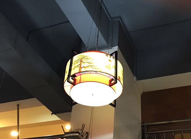 美爾家藤藝吊燈實(shí)拍圖